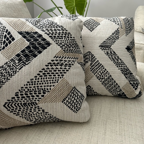 Brand NEW Couch Pillow Set - Picture 3 of 4